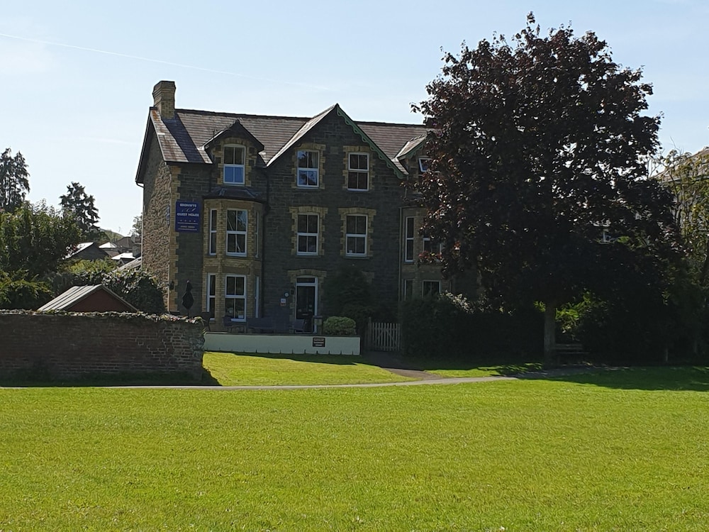Bronwye Guest House — 4-Star Luxury Hotel in Builth Wells, United Kingdom