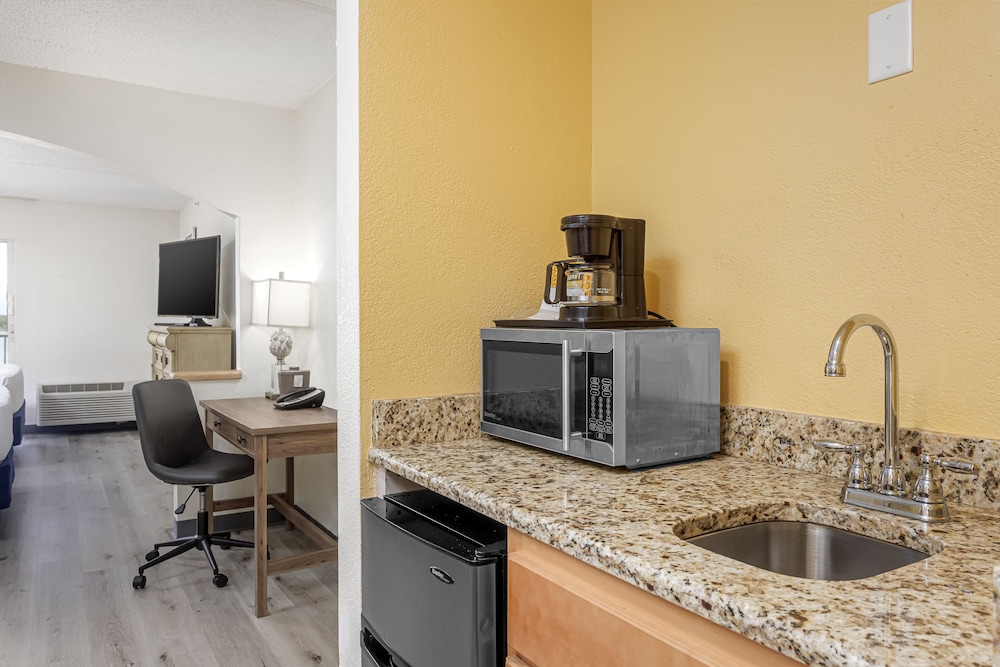 Hutchinson Island Hotel - photo 11
