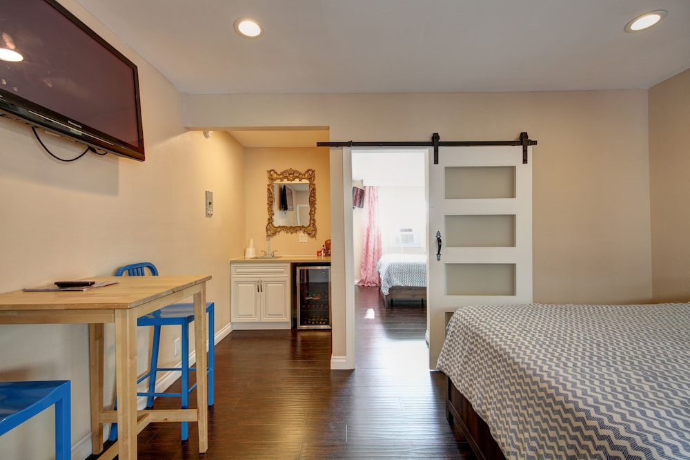 Tradewinds All Suite Hotel - photo 11