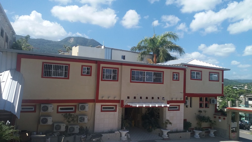Hotel Mountain View - carbon neutral hotel in Puerto Plata