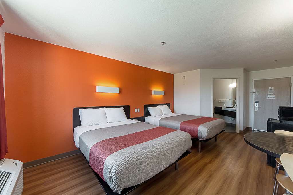 Motel 6 San Antonio TX Downtown Alamo Dome - photo 13