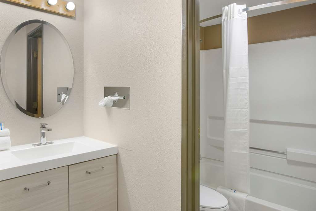 Rodeway Inn & Suites Grand Rapids Southeast - photo 24