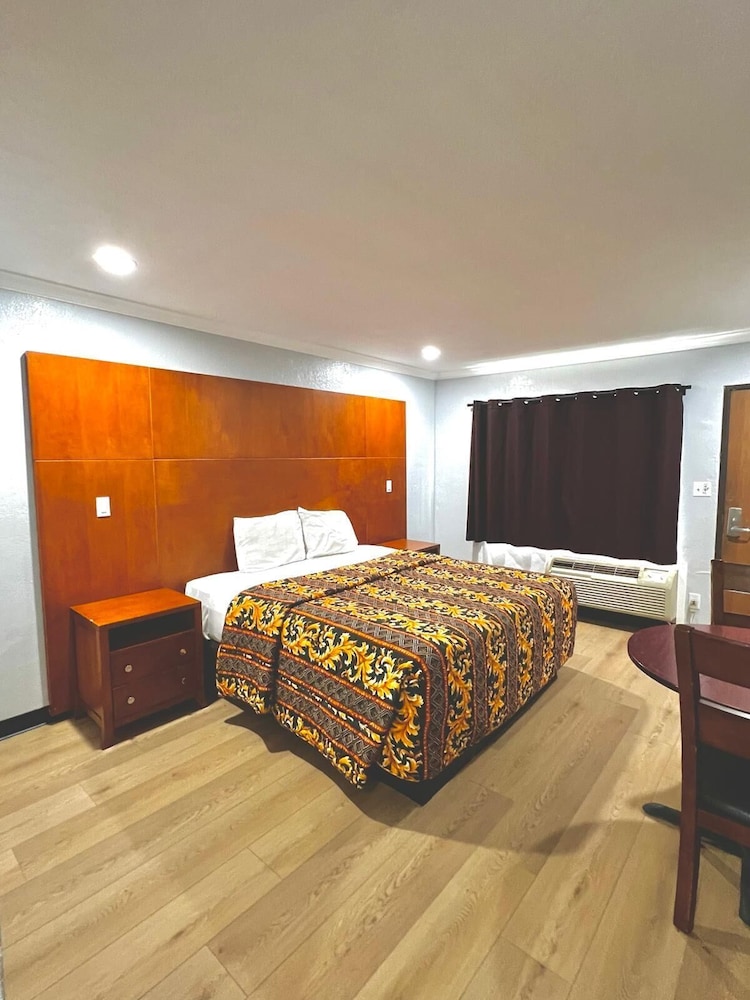 Aqua Inn Motel - photo 9