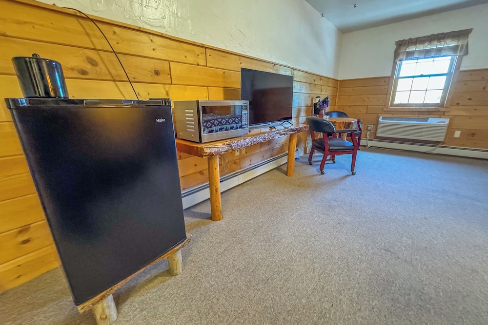 Chinook Winds Motel - photo 108