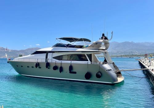Motoryacht 21 Avec Equipage — Barcelona