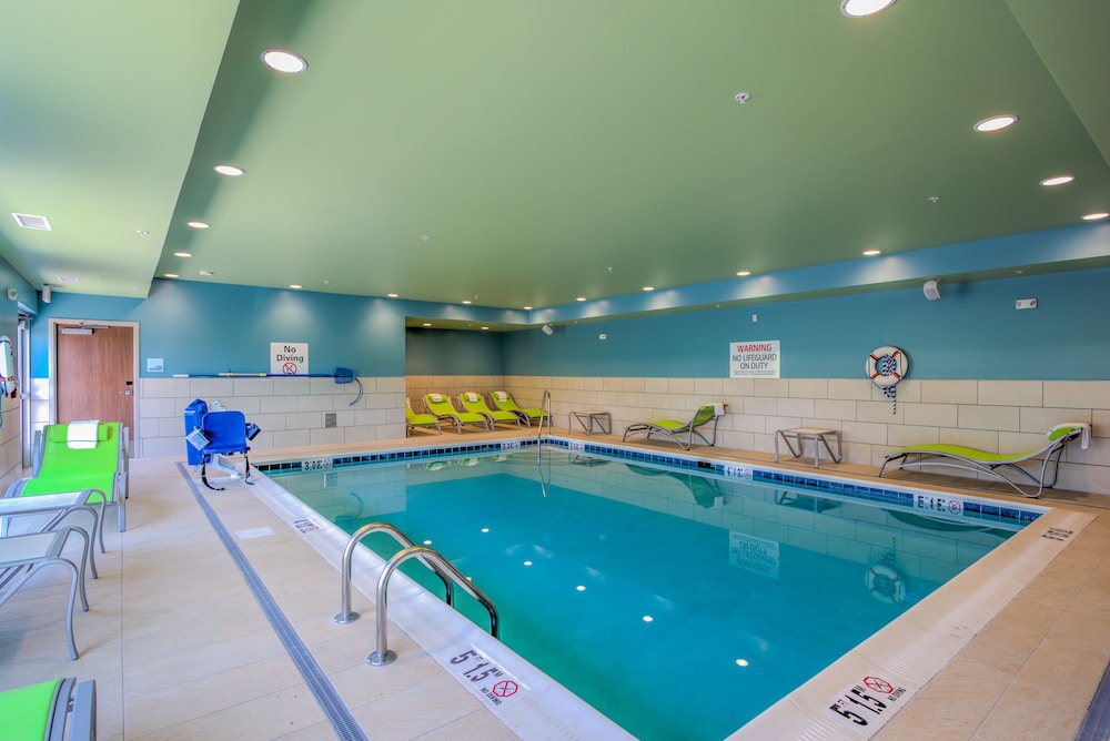 Holiday Inn Express & Suites Reedsville State Coll Area by IHG - photo 12