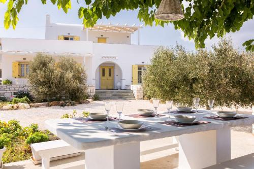 Villa San Dimitrio House on the Beach — 4-Star Luxury Hotel in Paros, Greece