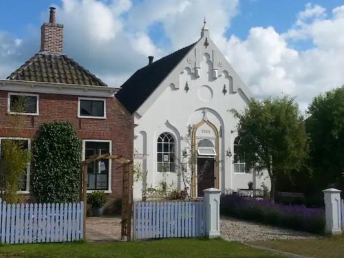 Kerkje De Kleine Antonius — 4-Star Luxury Hotel in Loppersum, Netherlands