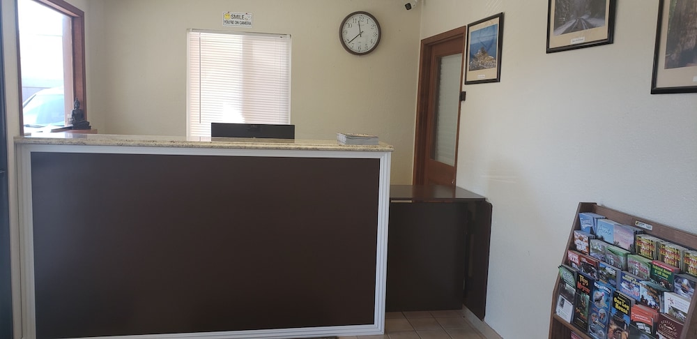 Pacific Inn - photo 2