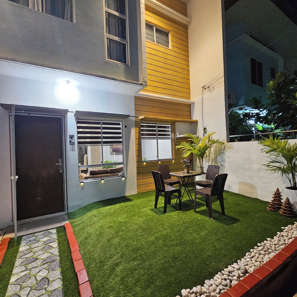 Davao City Airport Transient Rooms by Lemonique in Davao, Philippines