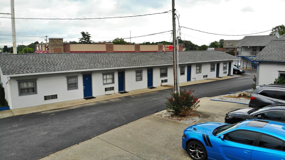 Travelers Inn And Suites - photo 27