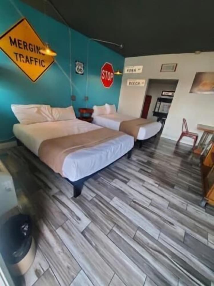 Desert Hills Motel - photo 9