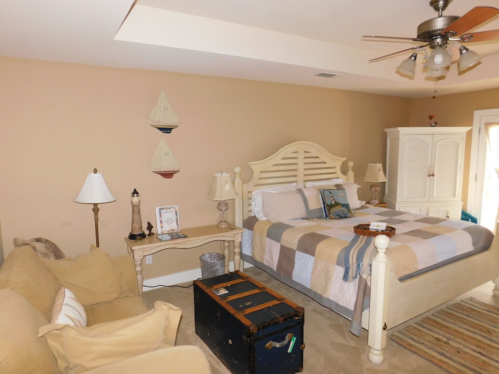 Equinox Inn at Canyon Lake - photo 10