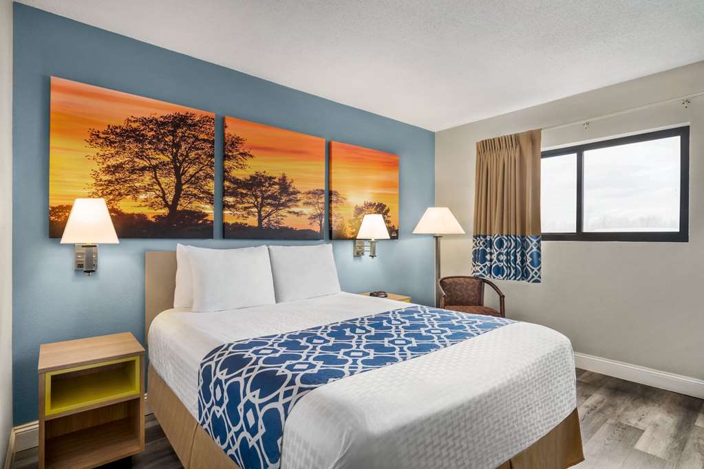 Days Inn by Wyndham Canastota Verona - photo 13