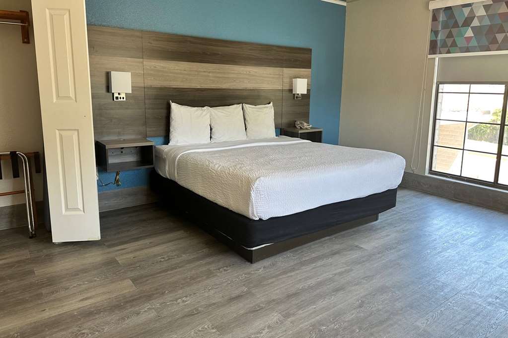 Days Inn by Wyndham San Diego Vista - photo 9