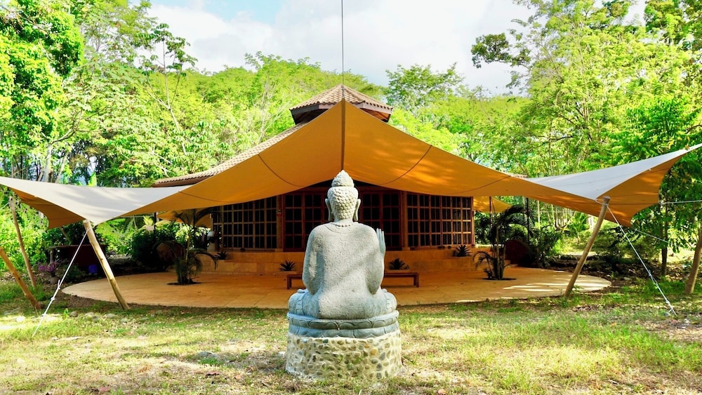 Awake - carbon neutral hotel in Unknown City