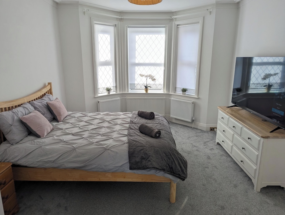 Cosy Bee — Bournemouth — photo 4