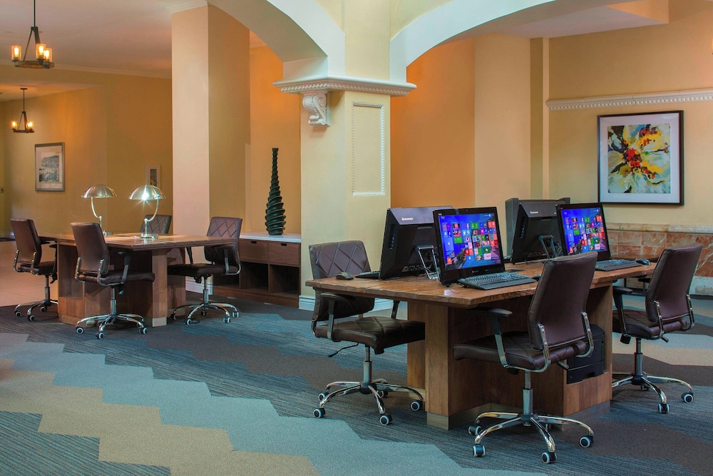 Four Points by Sheraton Suites Tampa Airport Westshore - photo 19