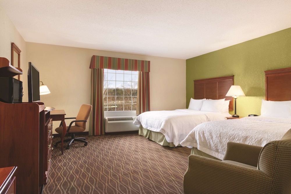 Hampton Inn & Suites Greenfield - photo 21