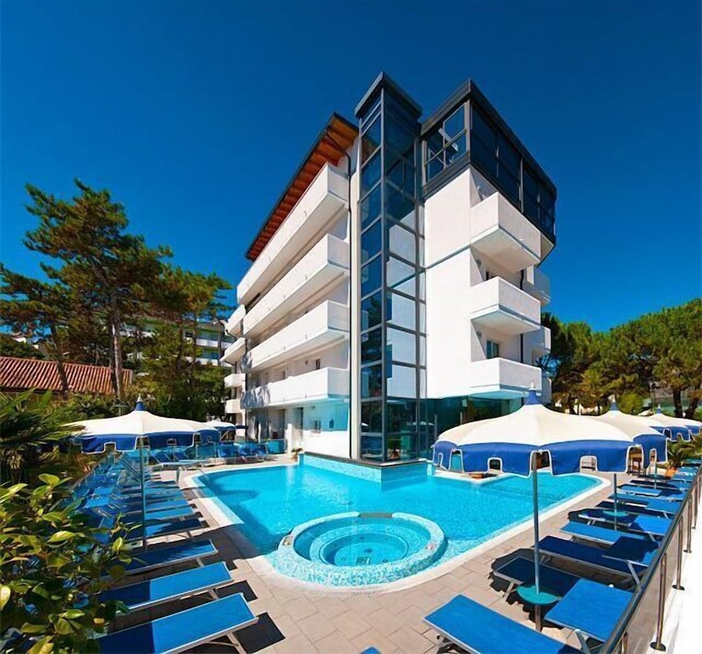 Hotel Bellevue — 4-Star Luxury Hotel in Lignano Sabbiadoro, Italy