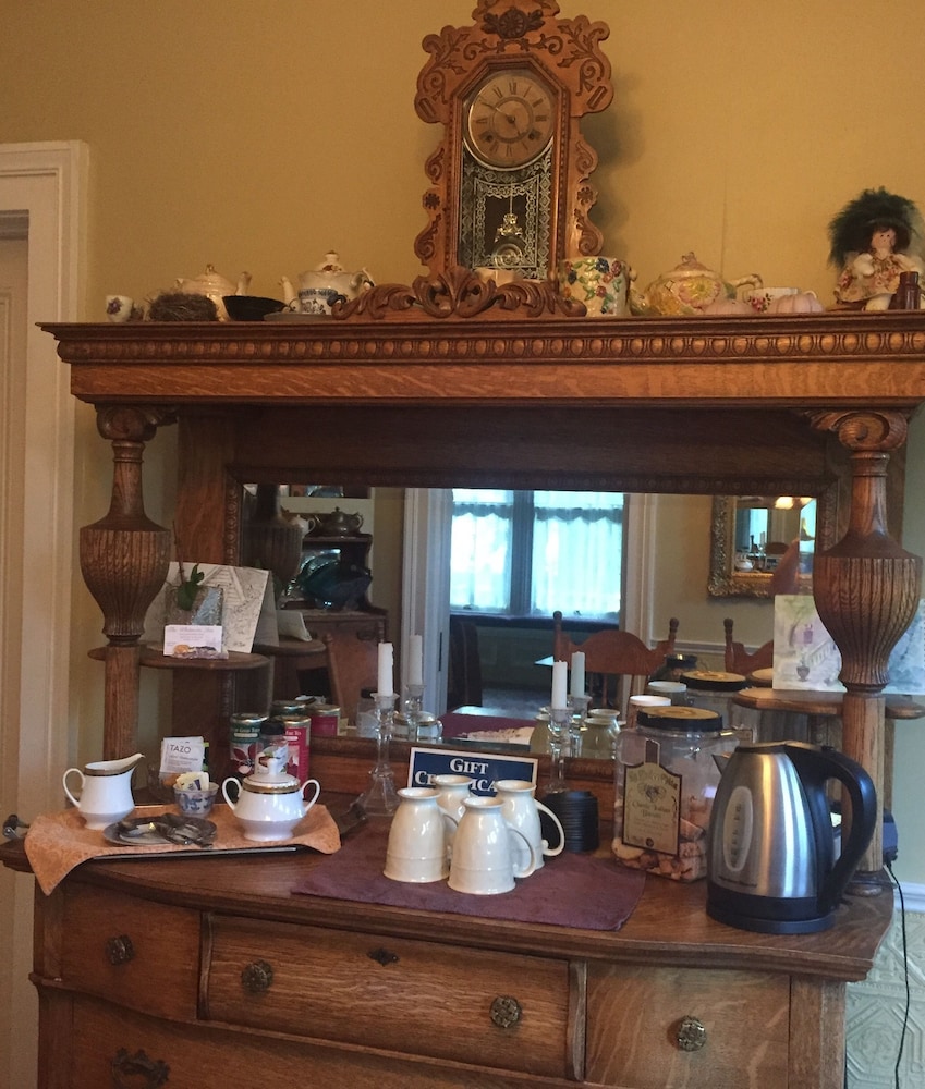 Weaverville Whitmore Inn - photo 42