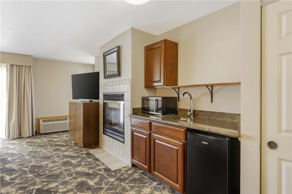 Best Western Plus Riverfront Hotel & Suites - photo 30
