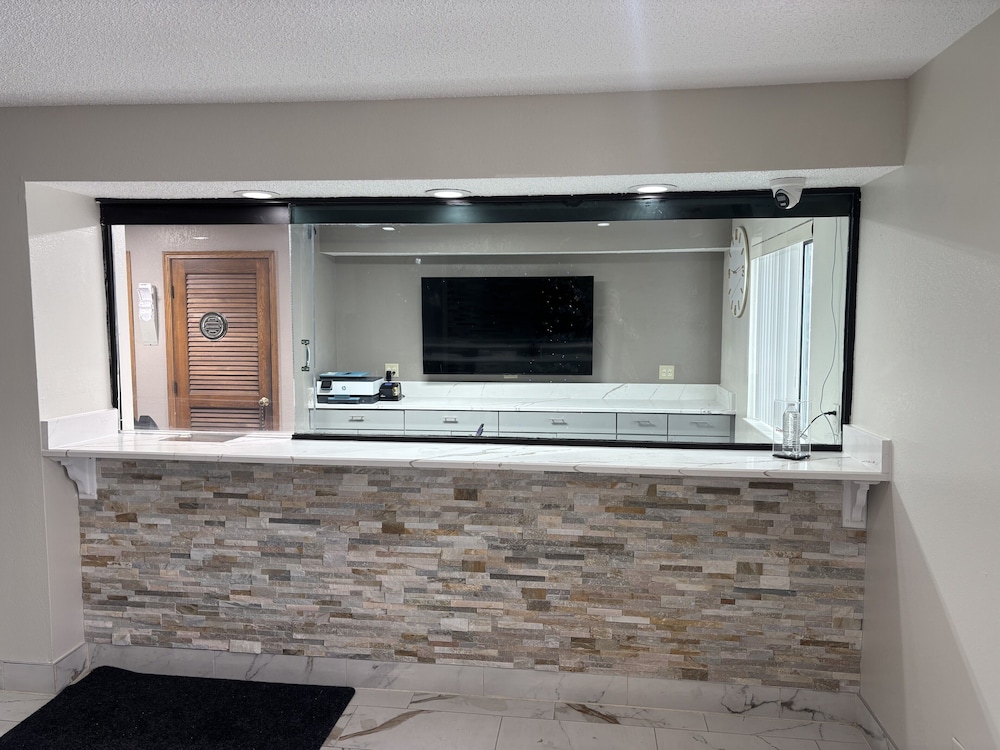 Super 8 by Wyndham Hammond North - photo 22