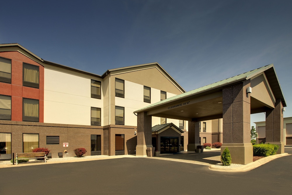 Holiday Inn Express & Suites Lebanon by IHG - photo 36