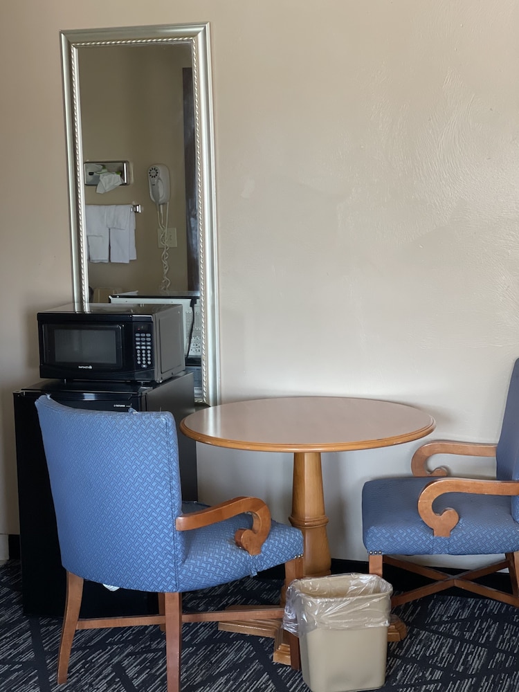 Riverton Inn & Suites - photo 10