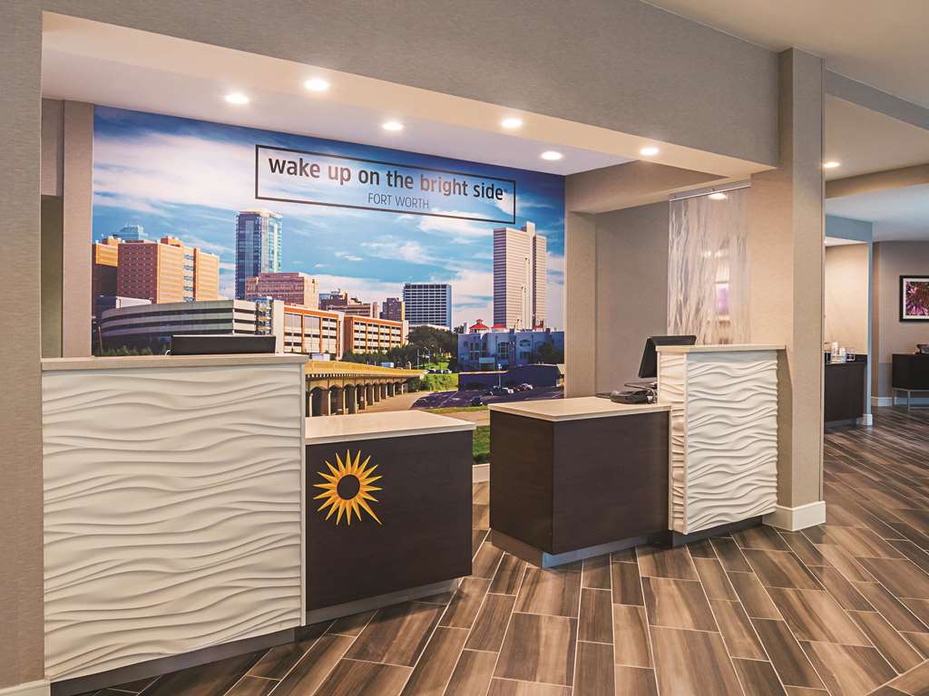 La Quinta Inn & Suites by Wyndham Fort Worth City View - photo 7