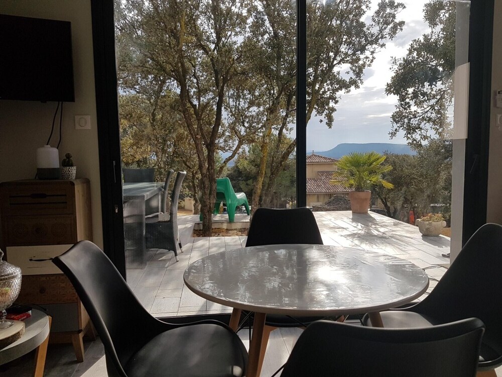 Gite a L' Evidence — 4-Star Luxury Hotel in Mornas, France
