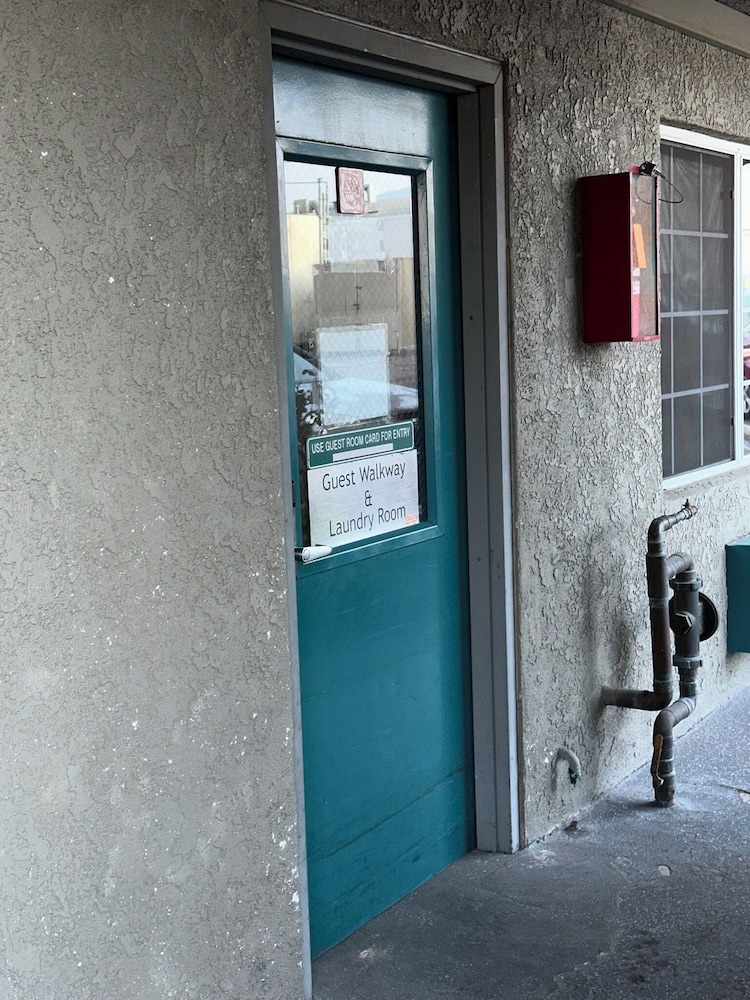 Americas Best Value Inn Corona - photo 40