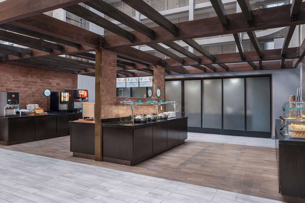 Embassy Suites by Hilton El Paso - photo 54