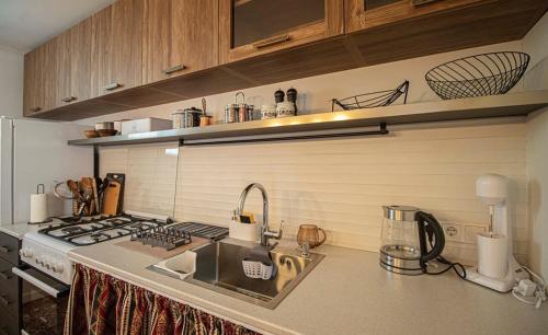 Charming 1BR Apartment with Balcony By Wehost