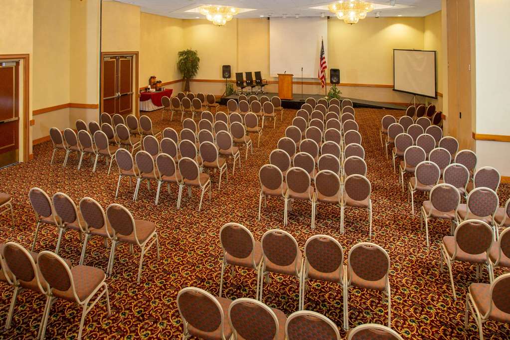 Days Inn & Suites by Wyndham Tallahassee Conf Center I 10 - photo 25