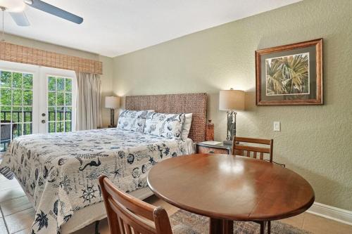 Beso Del Sol Beauty Studio Oasis in Dunedin 409 — 4-Star Luxury Hotel in Dunedin, United States