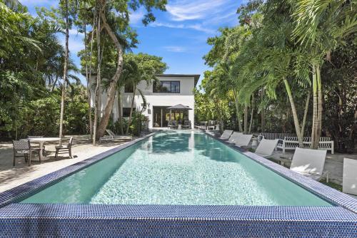 The Waterhouse Amazing Villa With Infinity Pool — 4-Star Luxury Hotel in Miami, United States