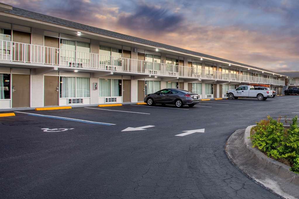 Days Inn by Wyndham Apopka Orlando - photo 6