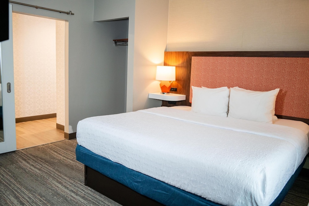 Hampton Inn Gonzales - photo 14
