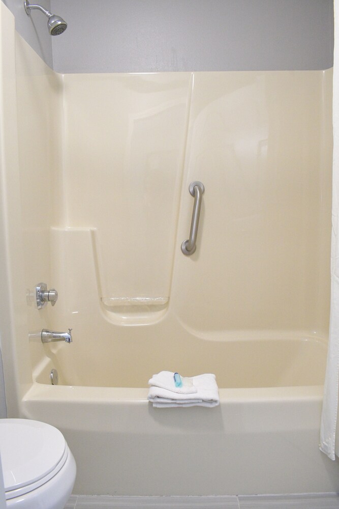Adams Inn - photo 24