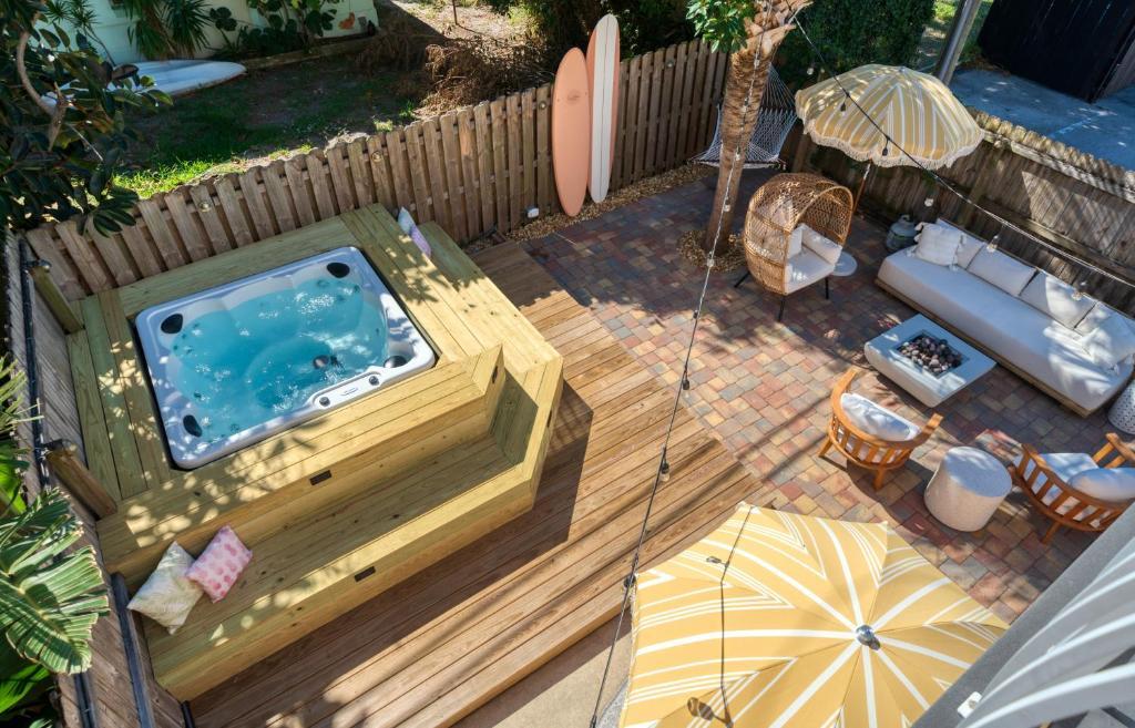 Luxury Villa 25 Blocks from the Beach Hot Tub — 4-Star Luxury Hotel in Cape Canaveral, United States