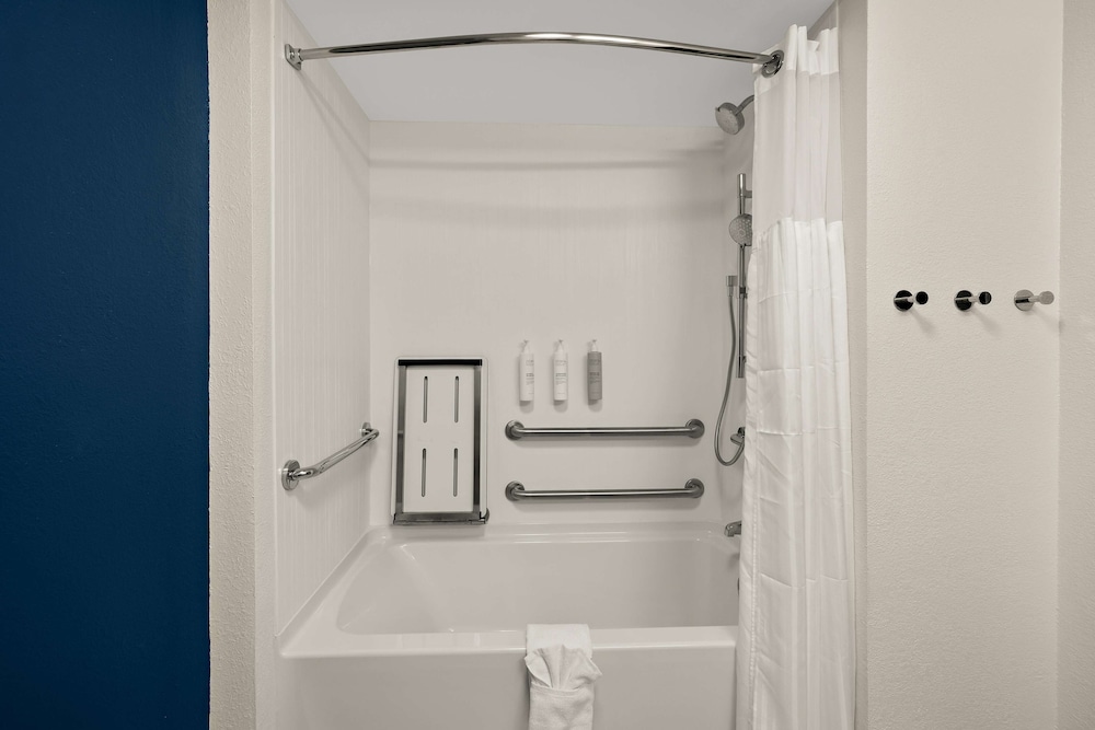 Spark by Hilton Tifton - photo 34
