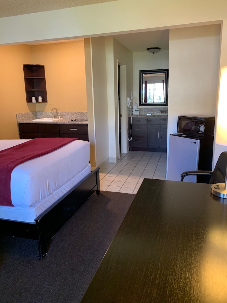 California Suites Hotel - photo 11