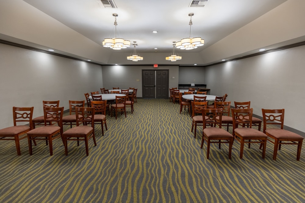 Red Roof Inn & Suites Irving DFW Airport South - photo 40
