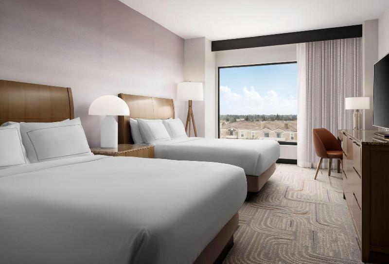 Hotel Zessa Orange County Airport a DoubleTree by Hilton - photo 73