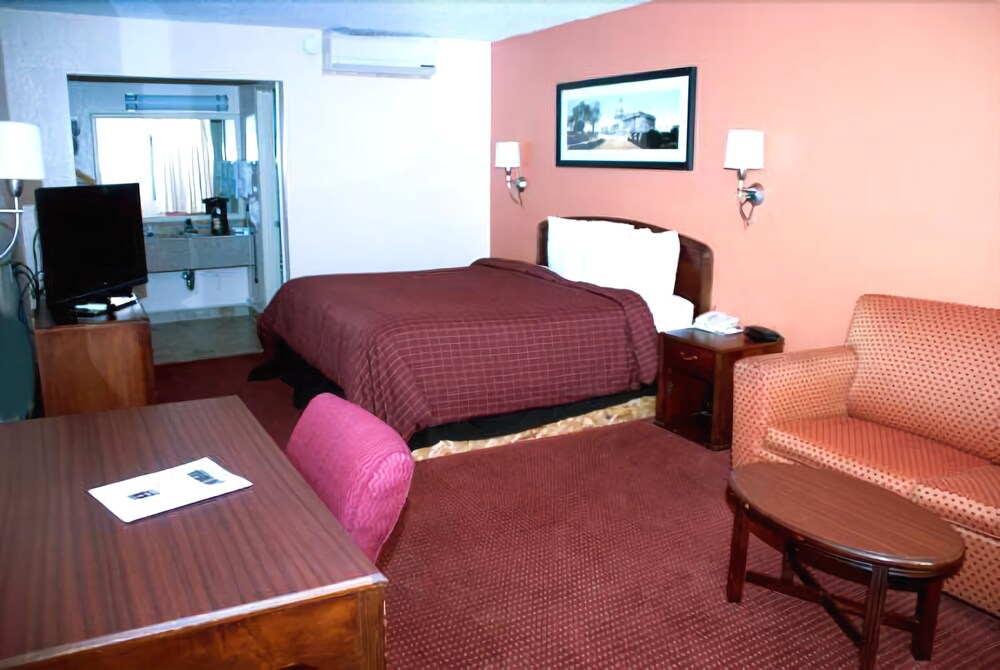Westgate Inn and Suites - photo 3