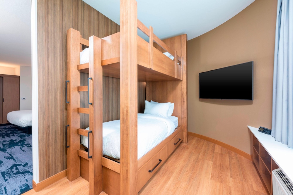 Fairfield Inn & Suites by Marriott Fair Oaks Farms - photo 6