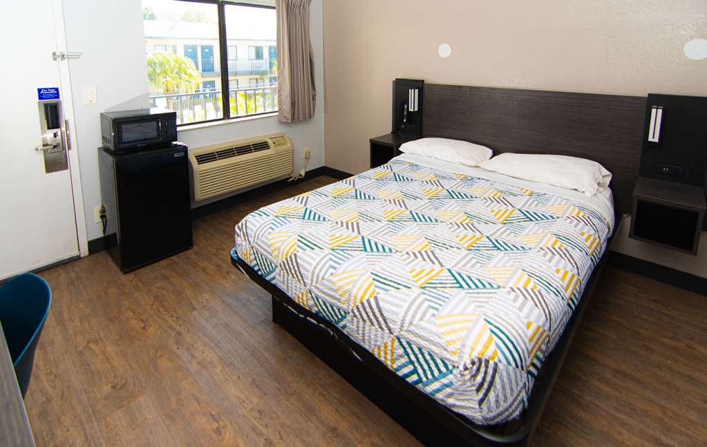 Motel 6 Lantana - photo 14
