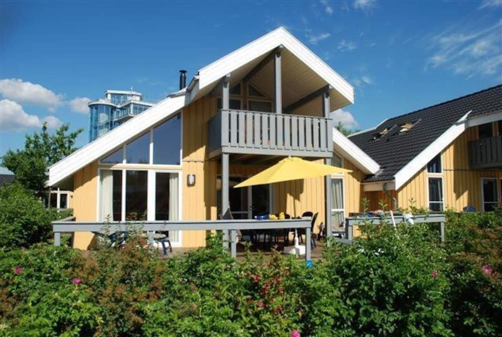 Ferienhaus im skandinavischen Stil — 4-Star Luxury Hotel in Rechlin, Germany