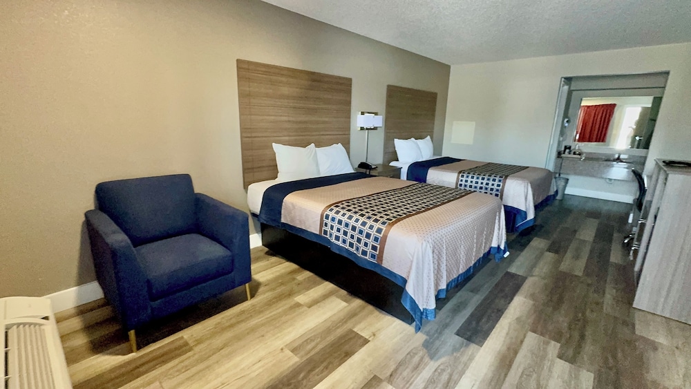 Harrisonville Inn & Suites - photo 12